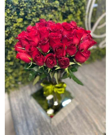 50 Rosas Rojas en Jarrón