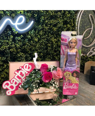 Caja rosas con Muñeca Barbie
